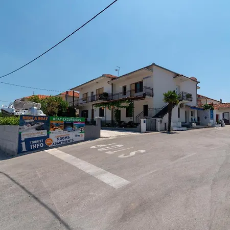 Apartman Karmen Trogir Exterior photo